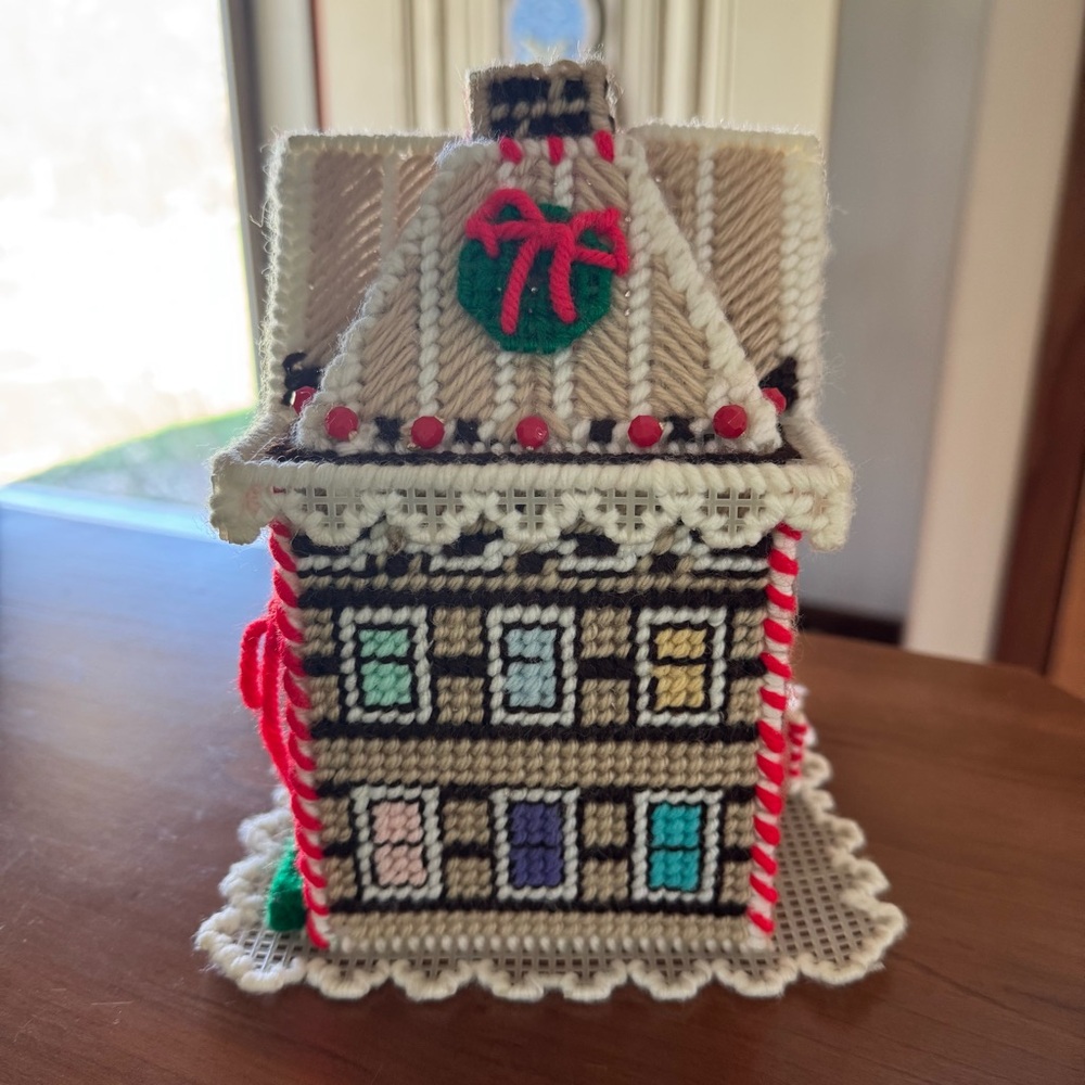 Vintage Handmade Plastic Canvas Needlepoint Yarn Christmas House Holiday - Picture 3 of 6